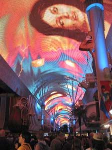 "Видео улица" на Fremont street в Лас-Вегасе (вид изнутри)