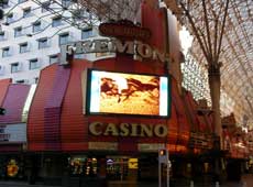 Видеоэкран над входом в казино