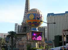 Куб со светодиодным экраном казино в Лас-Вегасе
