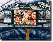 Ламповый экран на стадионе в Англии