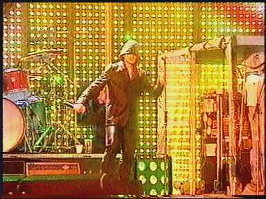 Гигантские экраны на концерте U2