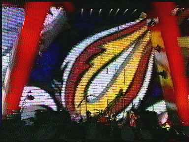 Художественные декорации на концерте группы U2 на 3-х ламповых полноцветных видеопанно
