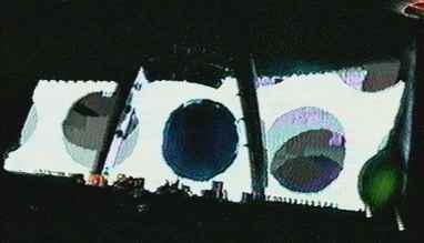 Гигантские ламповые экраны на концерте U2
