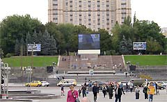 Большой рекламный электронный светодиодный экран в Киеве на Майдане Незалежности