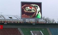 Большой полноцветный электронный видеоэкран производства фирмы АТВ Наружные Системы на стадионе Енисей в Красноярске.