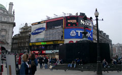 Большое электронное панно в Лондоне на Пикадилли Серкус (Piccadilly Circus)