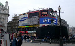         (Piccadilly Circus)