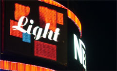 Электронное табло (панно) в Лондоне на Piccadilly Circus