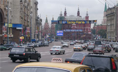 Большой электронный видеоэкран для наружной рекламы компании "Тихая Гавань" в Москве на Манежной площади.