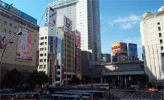 Неоновая реклама в Токио