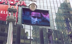 Большой электронный полноцветный светодиодный экран в Нью-Йорке