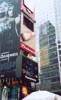 Комплекс больших электронных табло на Таймс-Сквер в Нью-Йорке