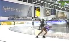 Фотография большого (размер около 6х8 метров) электронного табло в Ледовом дворце (Ice Center) на Олимпийских играх 2002 в Солт-Лейк-Сити.