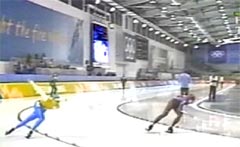 Фотография большого электронного видеотабло в Ледовом дворце (Ice Center) на Олимпийских играх 2002 в Солт-Лейк-Сити.