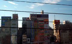 Наружная реклама на электронных табло в Токио